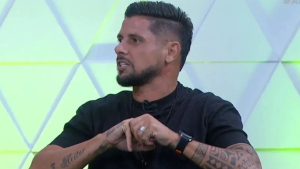 Cicinho opina sobre escolhas de Abel Ferreira após derrota do Palmeiras: ”Não dá para entender”
