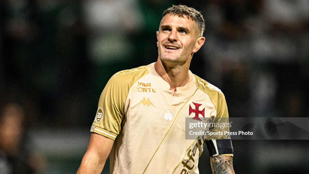 Pablo Vegetti comenta sobre reserva no Vasco e confronto diante do Fluminense pela Copa do Brasil