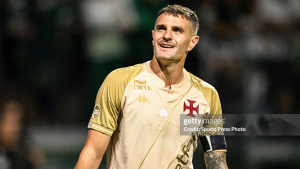 Pablo Vegetti comenta sobre reserva no Vasco e confronto diante do Fluminense pela Copa do Brasil