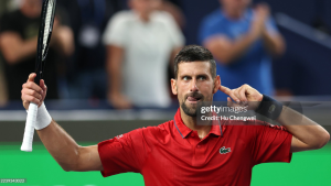 Djokovic quebra recorde de Roger Federer após vitória