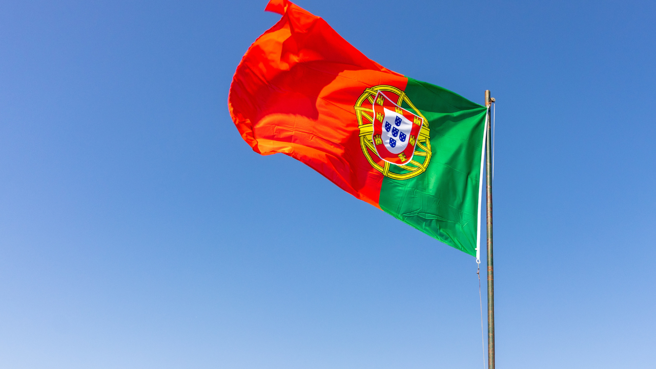 Bandeira portuguesa | Reprodução / Wirestok / Freepik