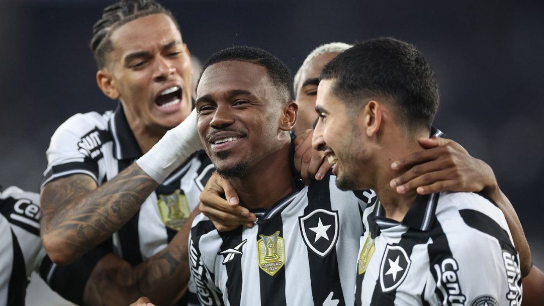 Botafogo vence o Bahia e entra no G4 do Brasileirão 2025
