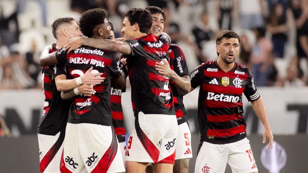 Flamengo vence Botafogo e segue na briga pelo título do Brasileirão 2025