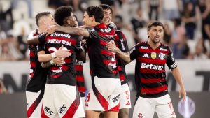 Flamengo vence Botafogo e segue na briga pelo título do Brasileirão 2025