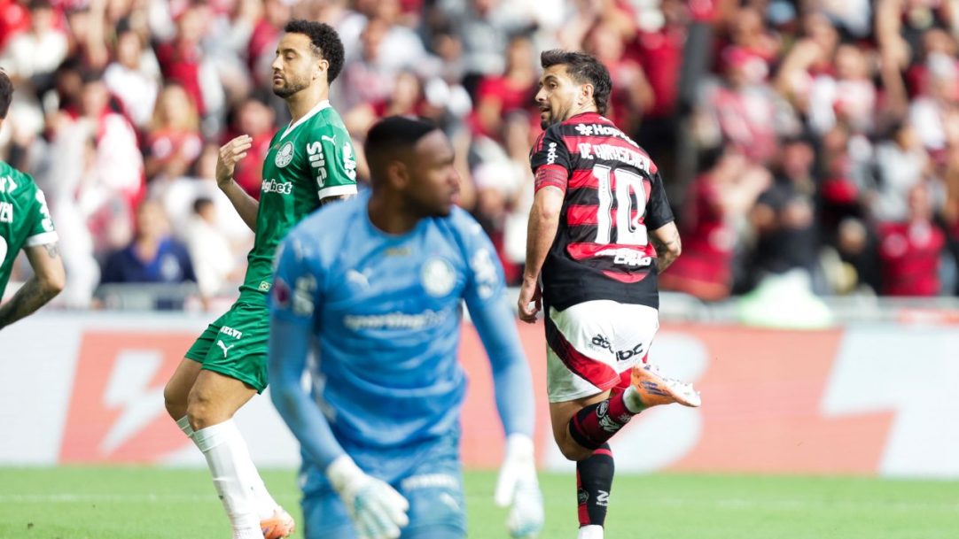 Flamengo vence Palmeiras por 3×2 em tarde de gala de Pedro