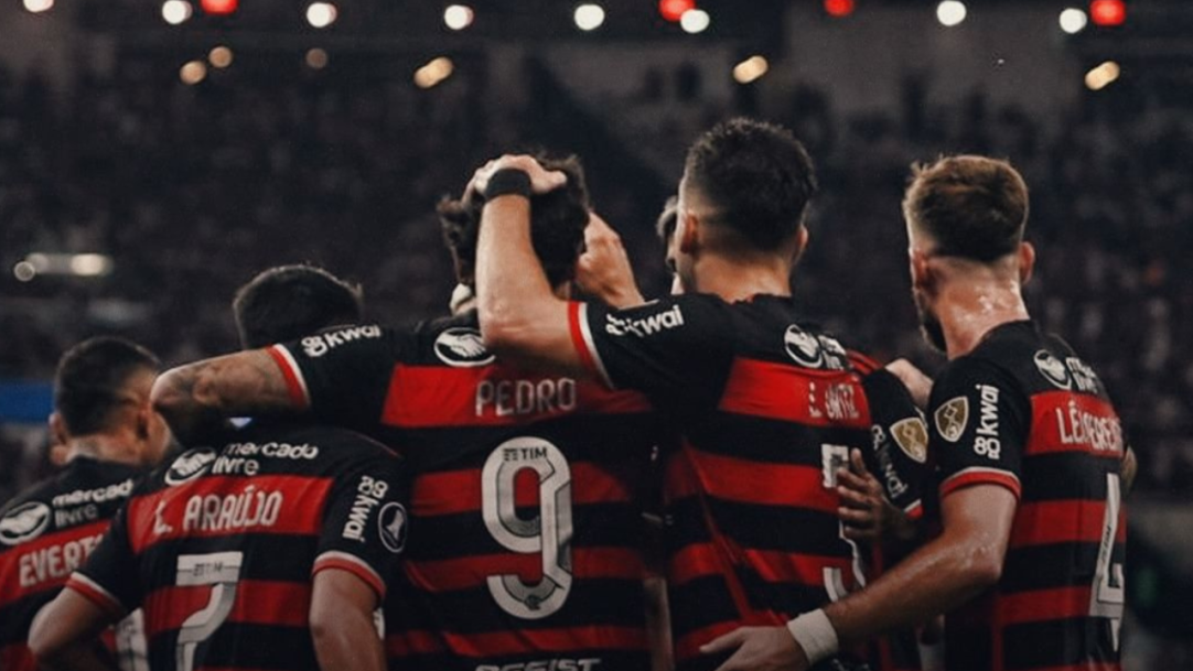 Flamengo vence e assume liderança na fase de grupos da libertadores