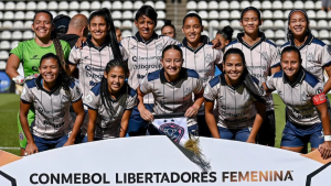 Pai cria time de futebol para a filha ter oportunidade de jogar e disputa Libertadores