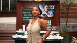 Halle Bailey, atriz de “A Pequena Sereia”, anuncia álbum de estreia