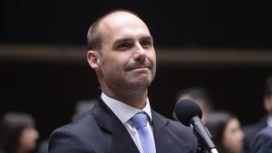 Cassação de Eduardo Bolsonaro é arquivada por Conselho