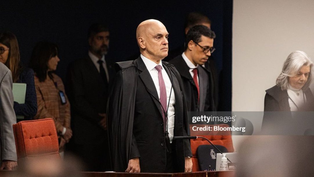 Alexandre de Moraes mantém prisão domiciliar de Bolsonaro