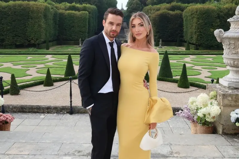 O cantor Liam Payne  falecido em 2024, e sua última namorada, a víuva Katie Cassidy | Reprodução/Instagram/@kateecass