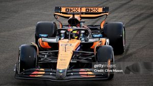 Oscar Piastri lidera segunda sessão de treinos livres no GP de Singapura