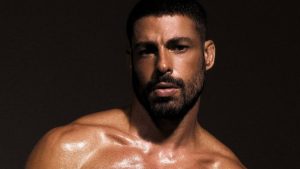 Cauã Reymond publica foto nua no dia do último capítulo de “Vale Tudo”
