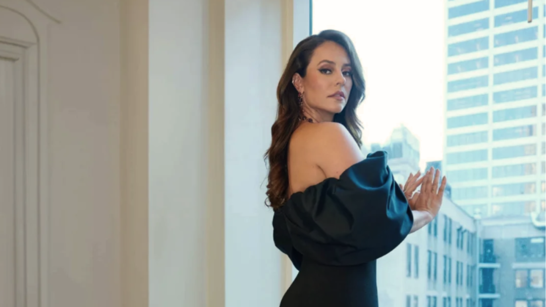 Paolla Oliveira adota novo visual e reflete sobre fases da vida