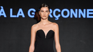 SPFW: À La Garçonne abre o quarto dia da celebrando as fases do vestir