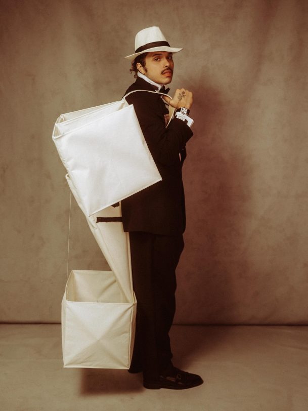 Vitão fantasiado de Santos Dumont