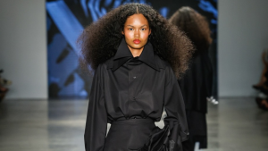 Sou de Algodão apresenta visuais preto e branco no SPFW 