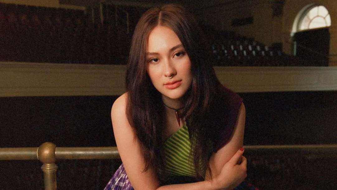 Filme “The Young People”, com Lola Tung, tem primeira foto divulgada