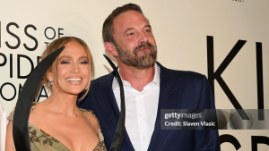 Jennifer Lopez e Ben Affleck aparecem juntos e fãs teorizam reconciliação