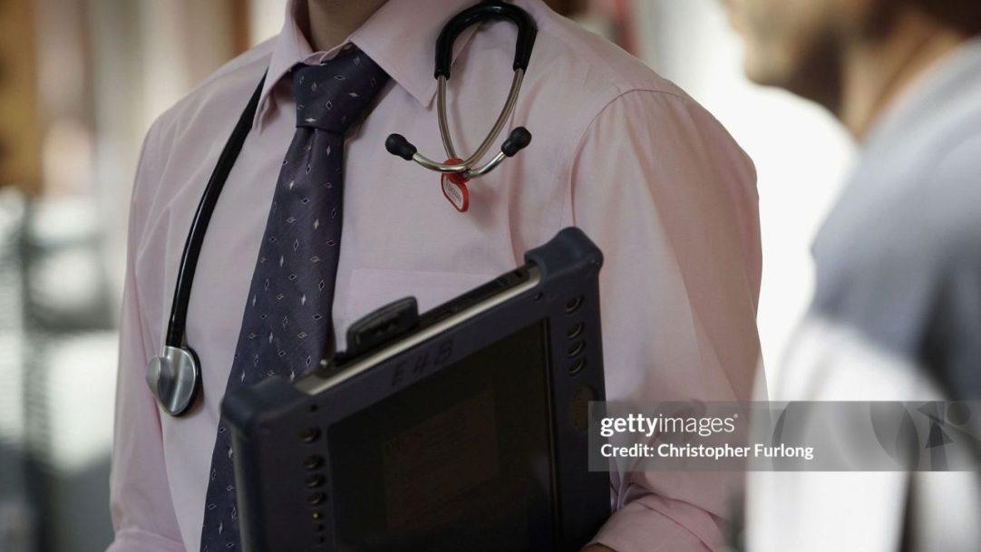 Formação de médicos no Brasil ganha reforma focada no SUS, qualidade e inclusão