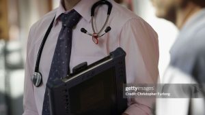 Formação de médicos no Brasil ganha reforma focada no SUS, qualidade e inclusão