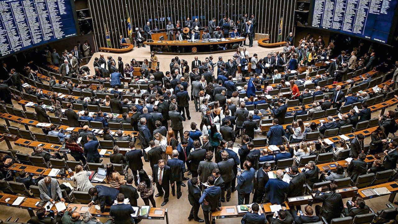 Câmara dos Deputados | Reprodução/X/@republiqueBRA
