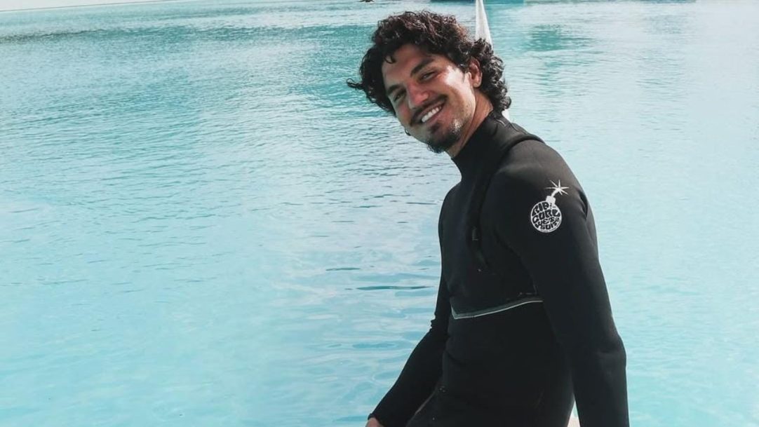 Gabriel Medina esclarece ação de marketing que simulou gravidez