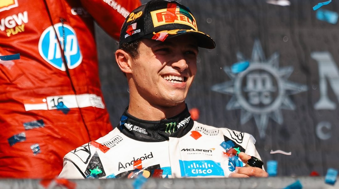 Red Bull tenta interferir em marcação da McLaren e é multada pela FIA