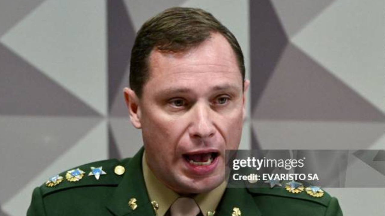  Mauro Cid durante sessão do STF | Reprodução/Evaristo Sa/AFP/Getty Images Embed