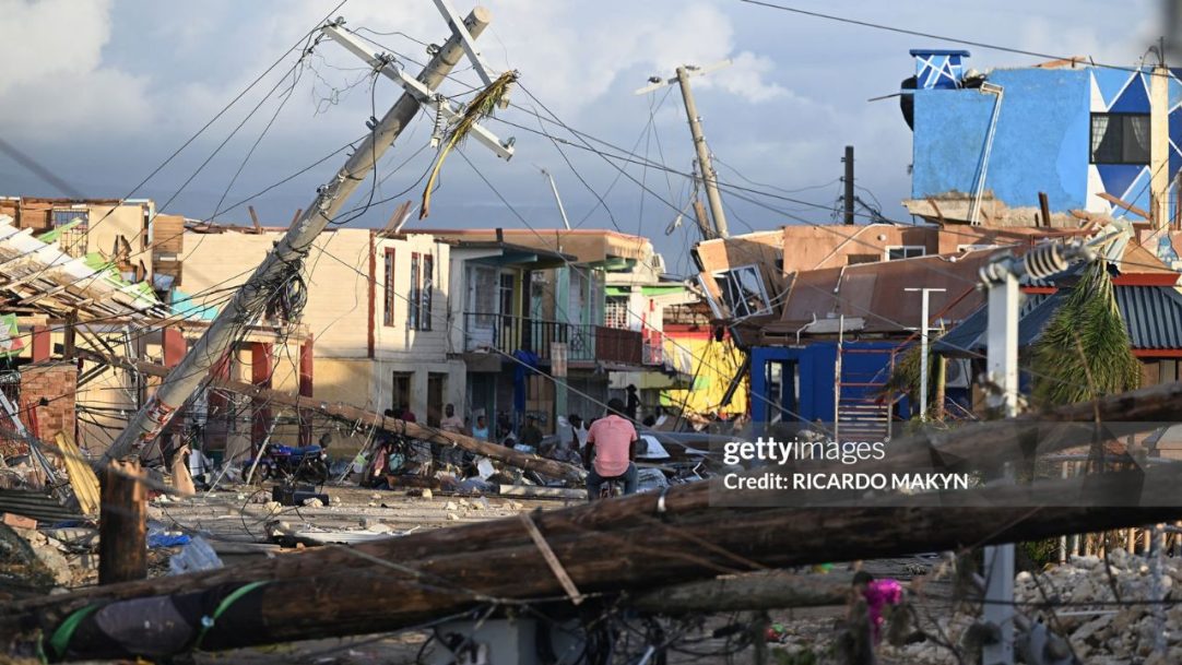Jamaica em colapso após passagem do furacão mais forte de sua história