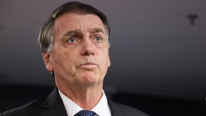 Bolsonaro começa cumprimento de pena por trama golpista