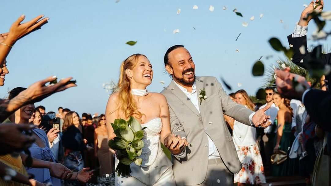 Gabriel O Pensador oficializa união em cerimônia intimista