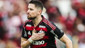 Jorginho ganha protagonismo no Flamengo e mira 2025 vitorioso