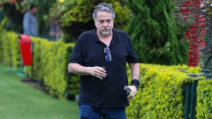 Oposição do São Paulo se movimenta por renúncia de Casares