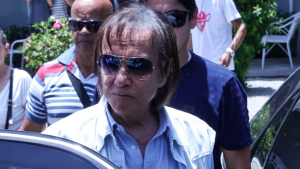 Roberto Carlos se despede da irmã Norma Braga no Rio