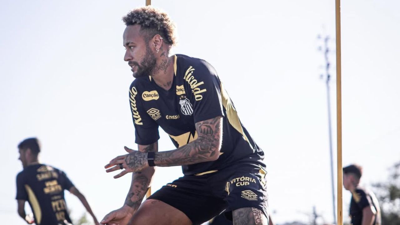 Neymar em treino no CT Rei Pelé | Reprodução/Instagram/@santosfc