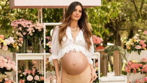 Camila Queiroz celebra 9 meses de gestação nas redes sociais