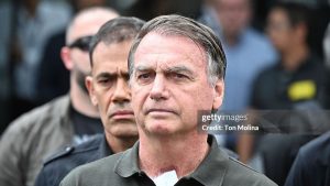 Prisão de Bolsonaro ocorreu sem algemas e exposição por ordem de Moraes