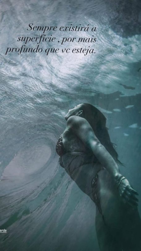 Isis Valverde em mergulho