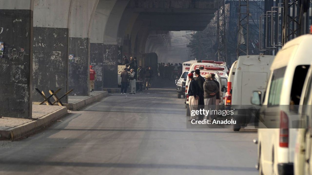 Momento após ataque dos homens-bomba | Reprodução/Anadolu/Getty Images Embed