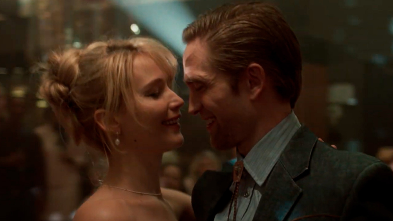 Jennifer Lawrence e Robert Pattinson em ‘’Morra, Amor’’ novo drama dirigido por Lynne Ramsay | Reprodução/Instagram/@parisfilmes