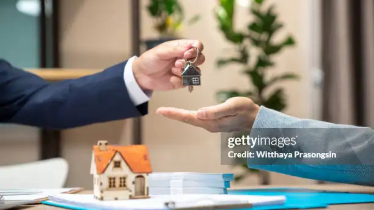 Programa Reforma Casa Brasil | Reprodução/Witthaya/Getty Images Embed