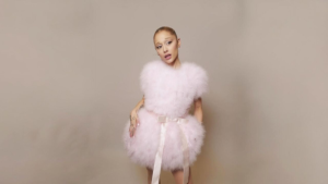 Ariana Grande se pronuncia sobre cancelamento de vinda ao Brasil