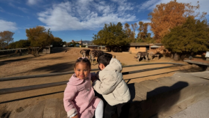 Mavie rouba a cena durante passeio com Bruna Biancardi na Espanha