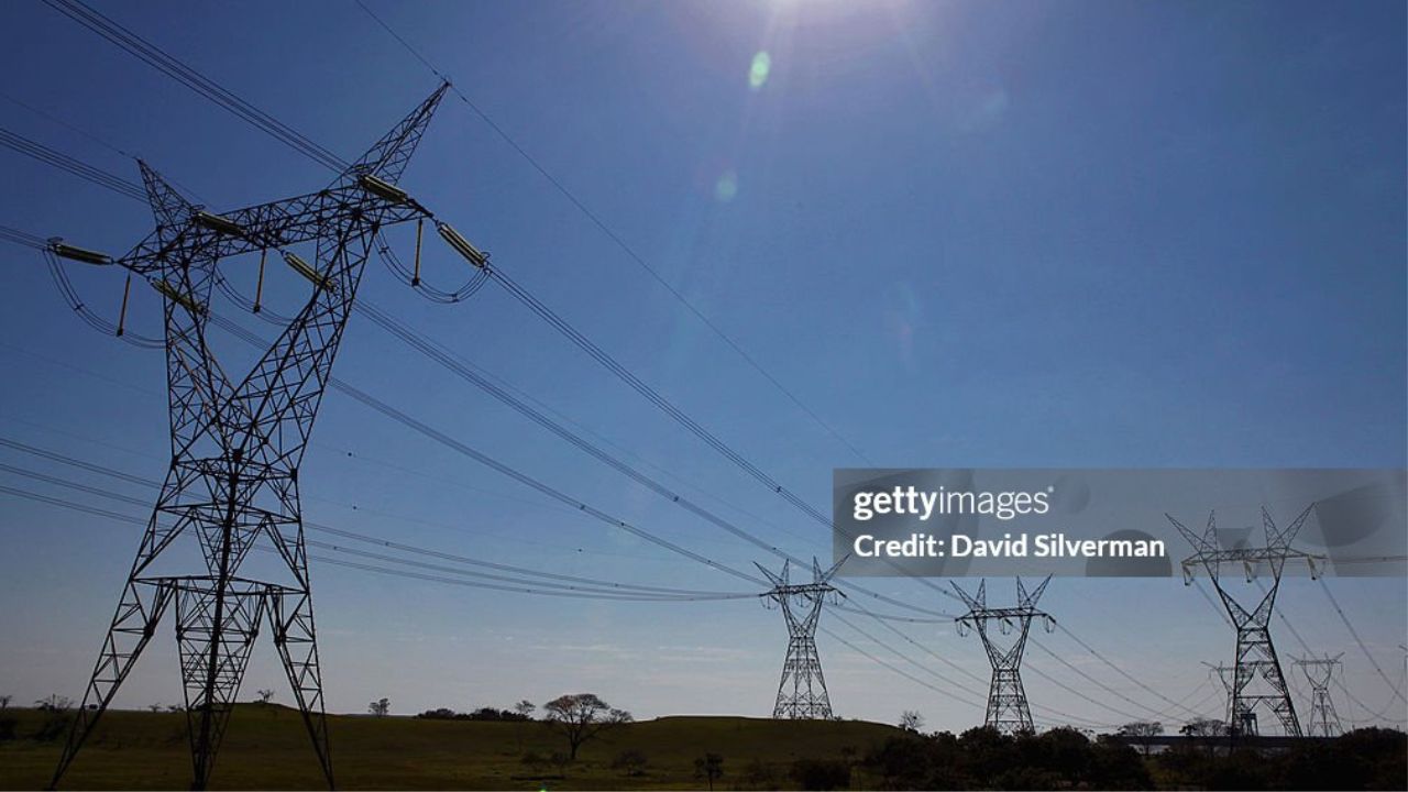 Medida dá desconto na conta de luz para famílias de baixa renda | Reprodução / David Silverman / Getty Images Embed 