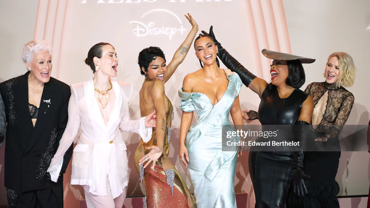 Elenco de Tudo É Justo | reprodução/Edward Berthelot/Getty Images Embed