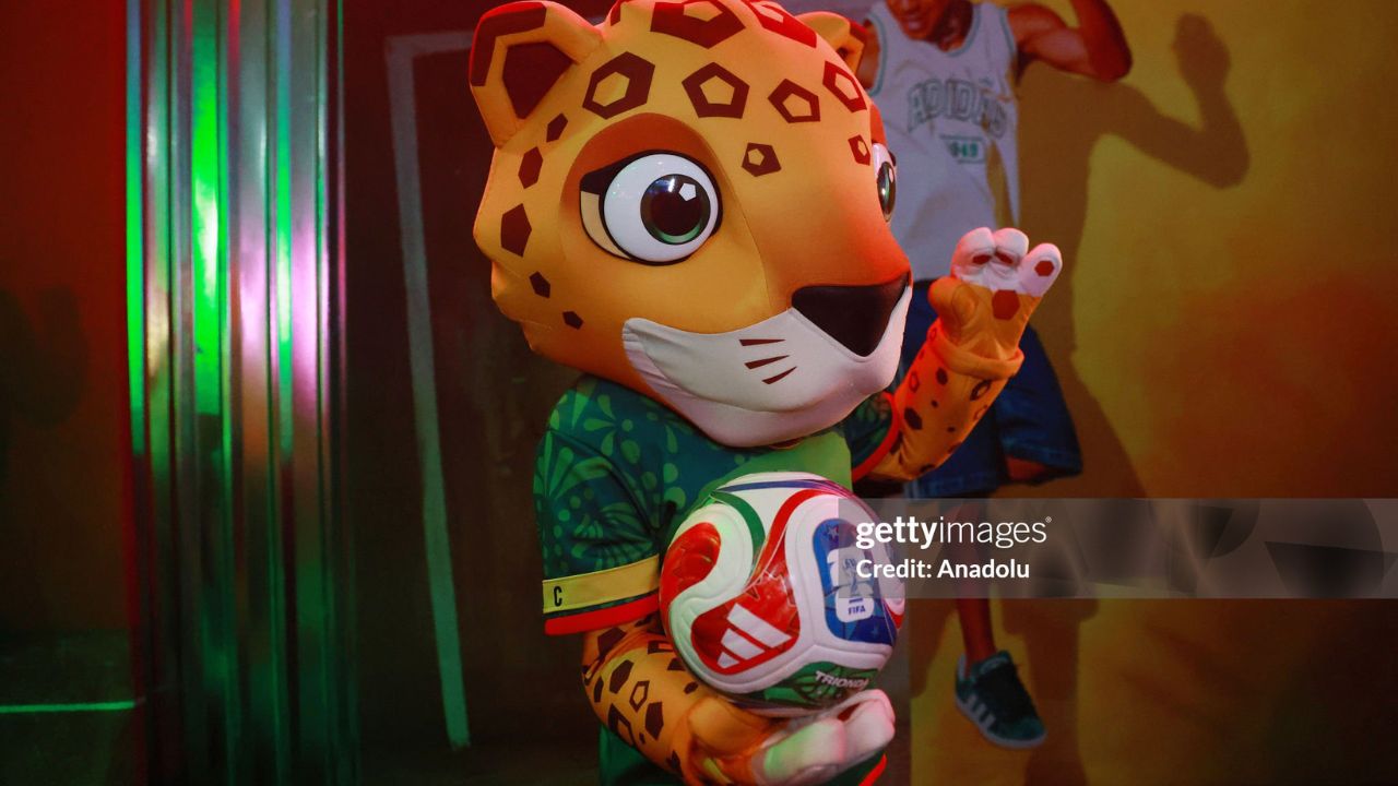 Mascote e bola oficial da Copa do Mundo 2026 | Reprodução/Anadolu/Getty Images Embed