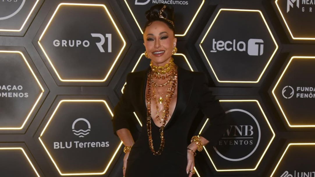 Sabrina Sato exibe joias de luxo em leilão beneficente de Ronaldo Fenômeno