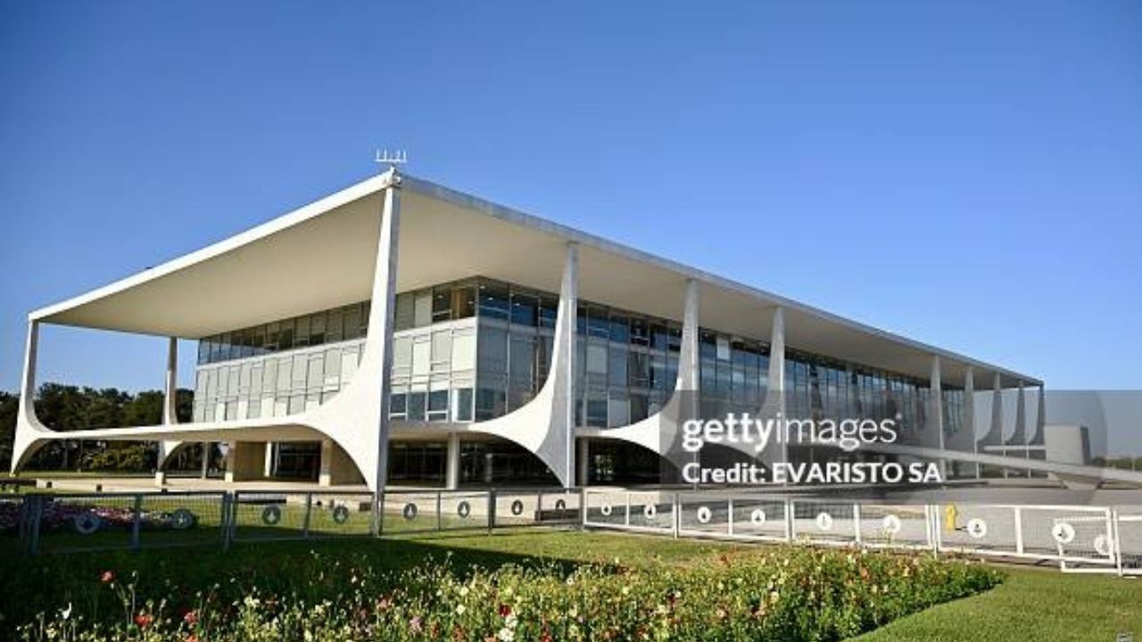 Vista frontal do Palácio do Planalto | Reprodução/Evaristo Sa /Getty Images Embed