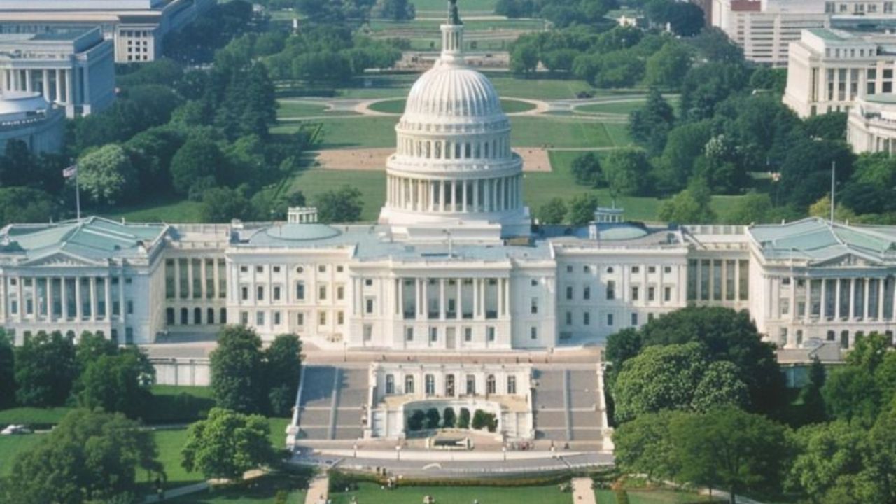 Vista do Capitólio dos EUA em Washington, D.C | Reprodução/Pinterest/@amazingworld.travel
